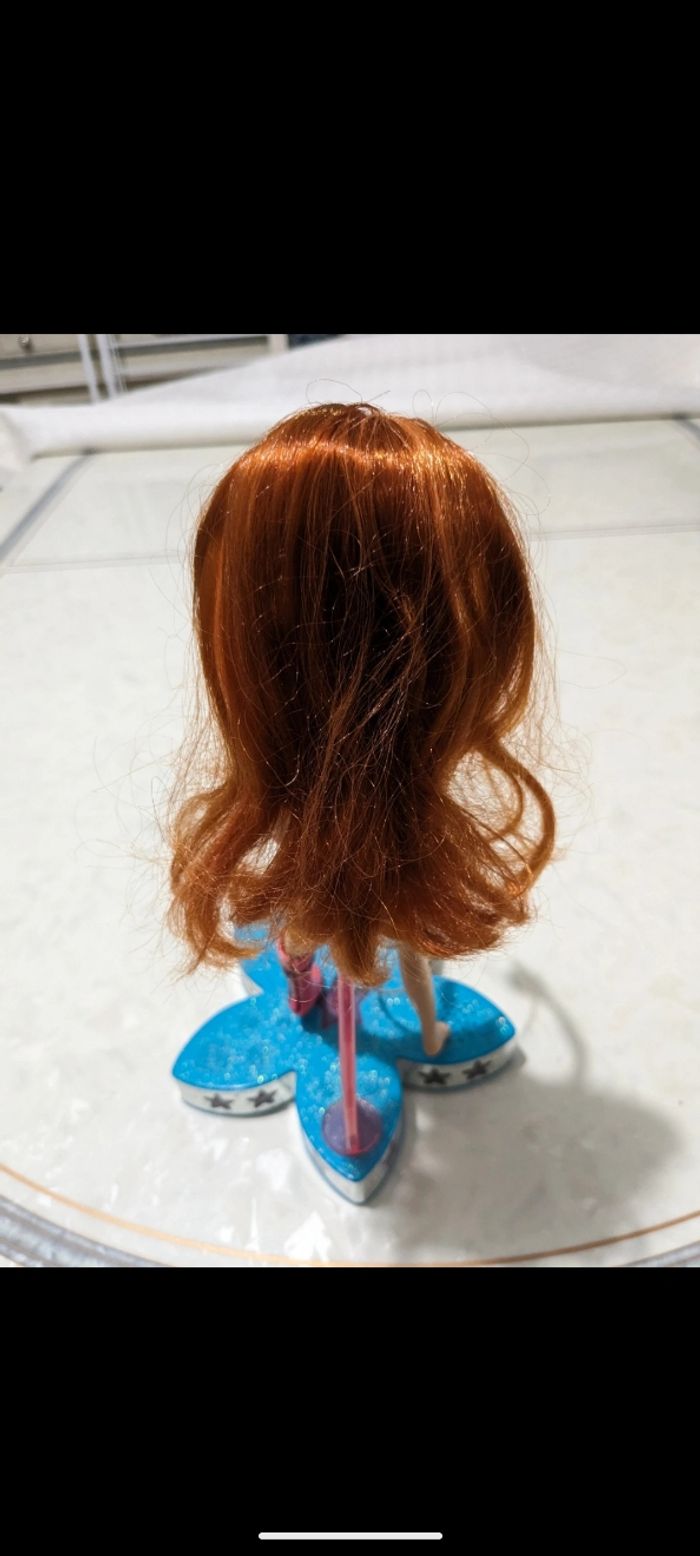 Magnifique poupée winks Bloom et son microphone magique. - photo numéro 6