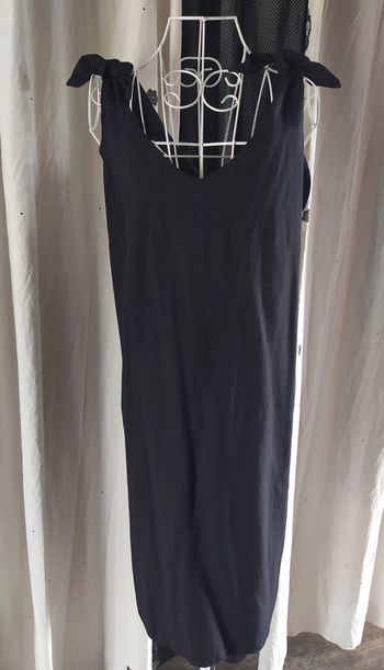 Robe noire fluide à bretelles