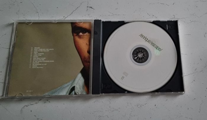 CD Enrique Iglesias "Escape" - photo numéro 3