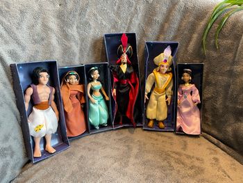 Lot poupées porcelaine atlas Disney Aladdin 