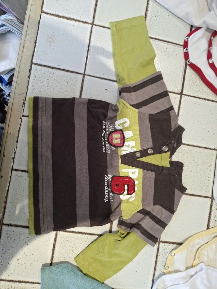 Lot bodys et tee shirt - photo numéro 3