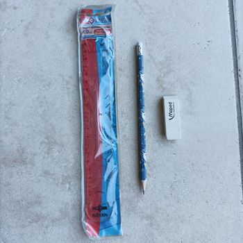 Petit lot de fournitures scolaires