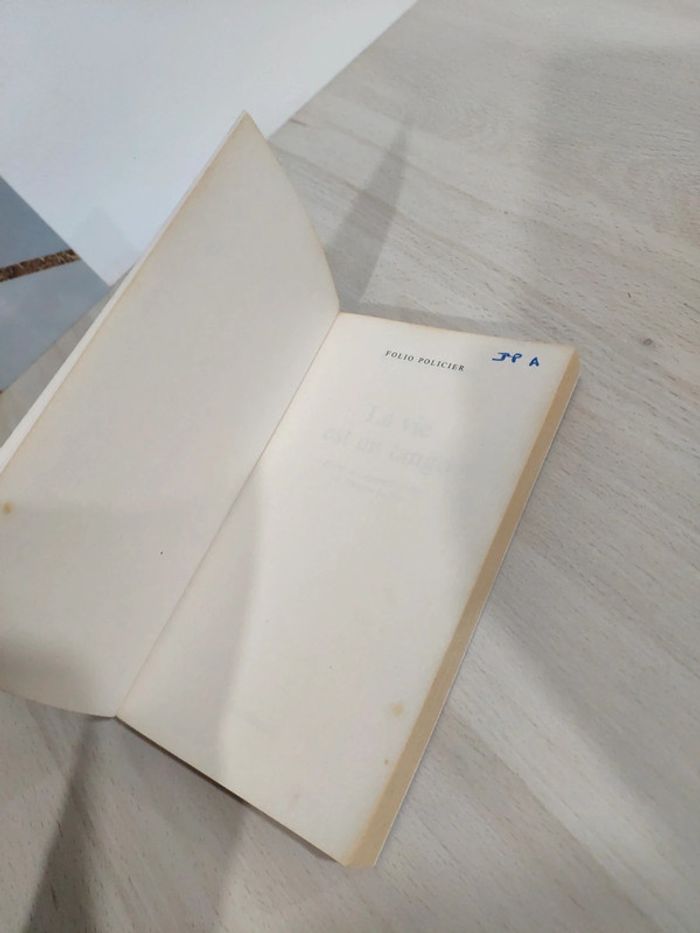 Livre poche policier La vie est un tango Lunar - photo numéro 8