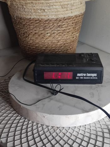 Radio réveil vintage année 90