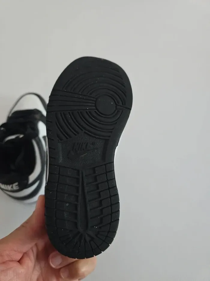Basket nike dunk noir et blanche - photo numéro 6