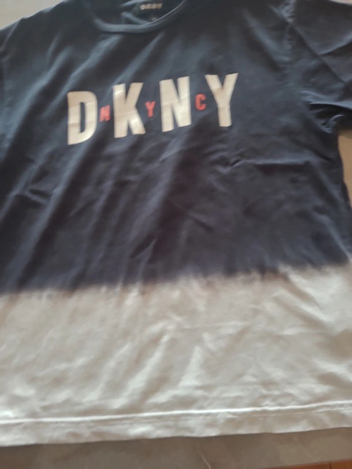 Tee-shirt DKNY 8 ans - photo numéro 6