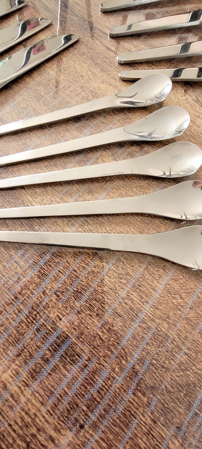 Lot d'assiettes + couverts - photo numéro 5