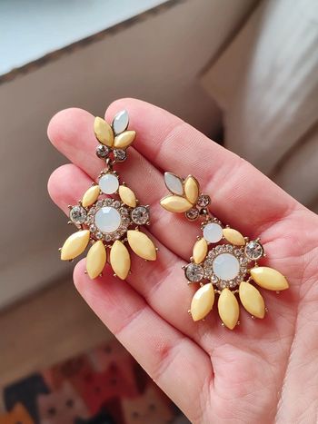 Paire de boucles d'oreilles strass jaunes