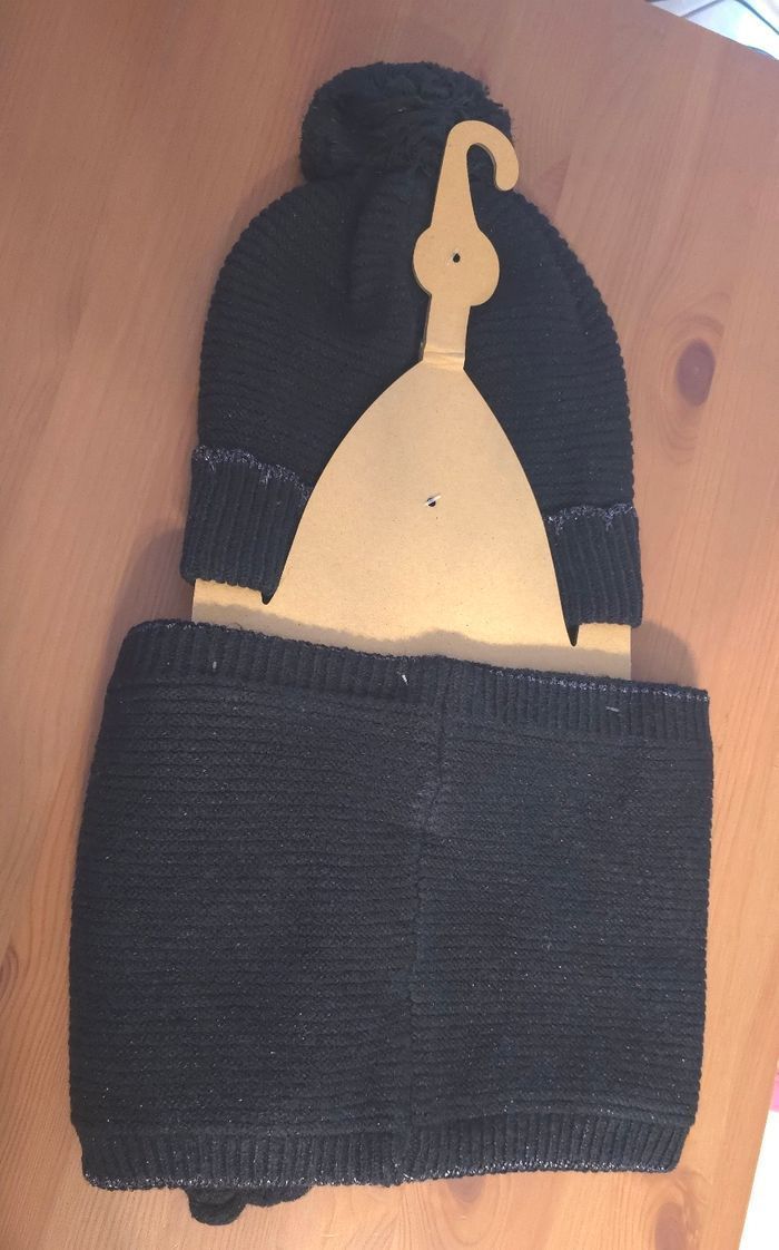 (Neufs non portés) 🏷😍🥰🩷 SUPERBE Ensemble bonnet,snood ,gants 10/14ans fille 🩷🥰😍 - photo numéro 3