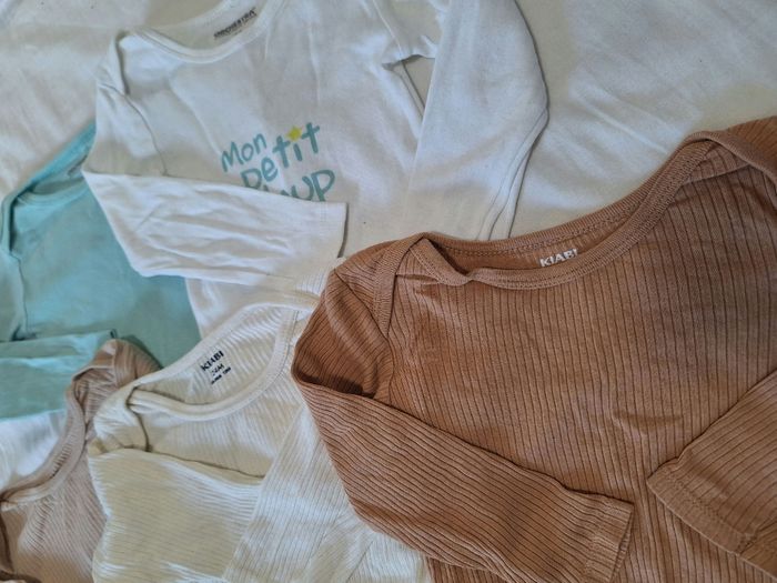 Lot de 5 bodies, 24 mois - photo numéro 3