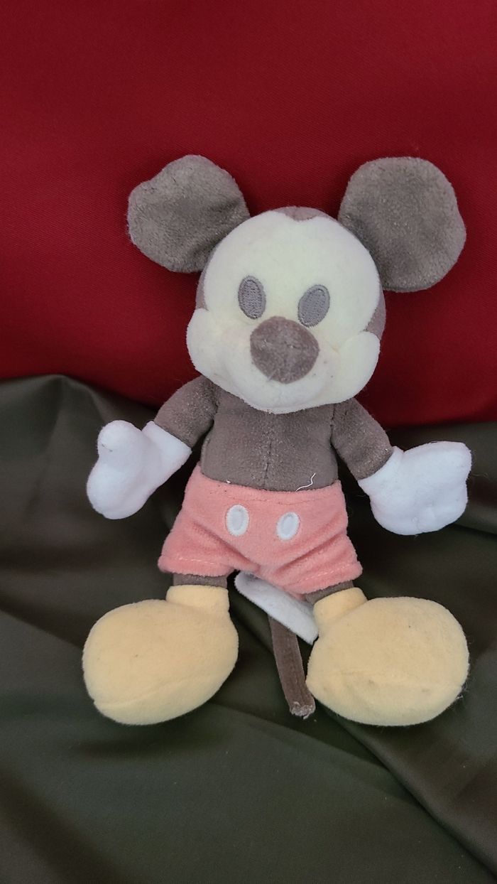 Doudou Disney mickey assis noir short rose - photo numéro 2