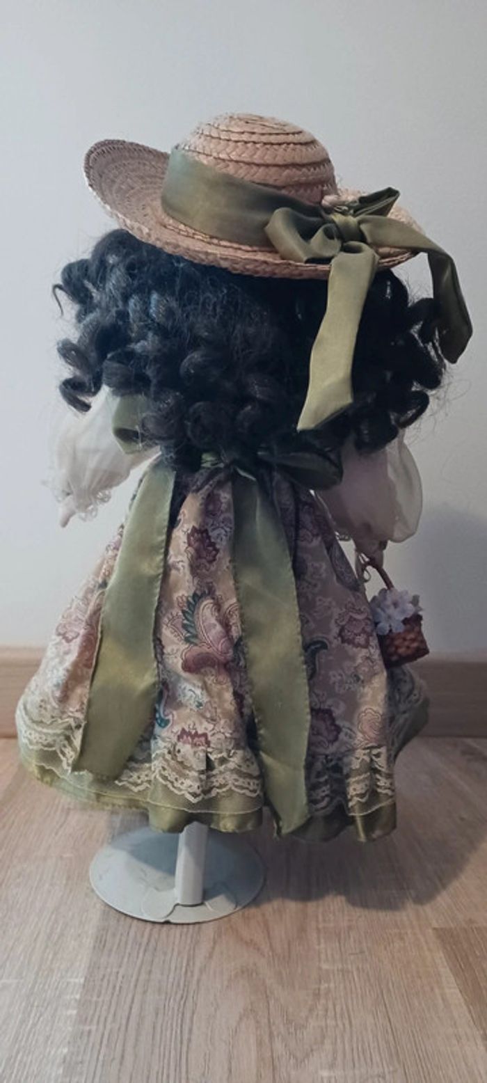 Poupée en porcelaine - photo numéro 3