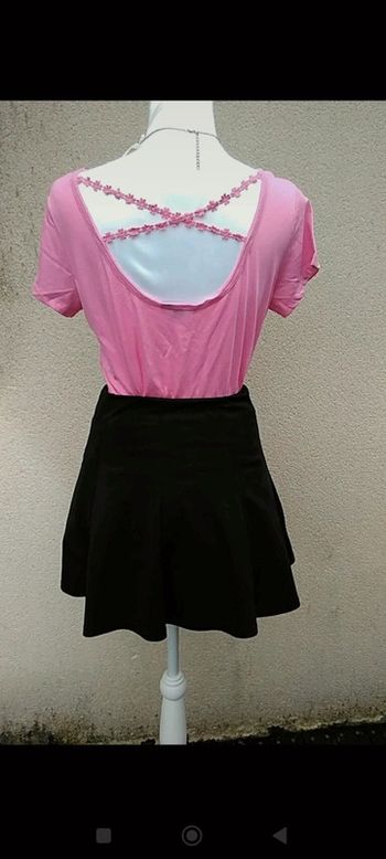 T-shirt rose décolleté dos fleuries