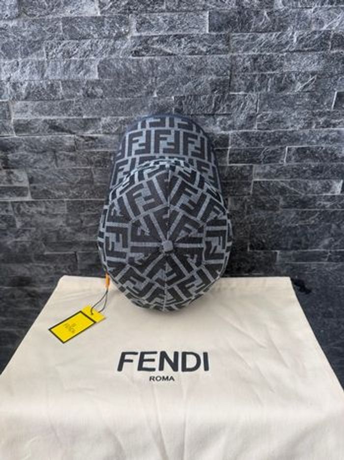 Casquette fendi - photo numéro 7