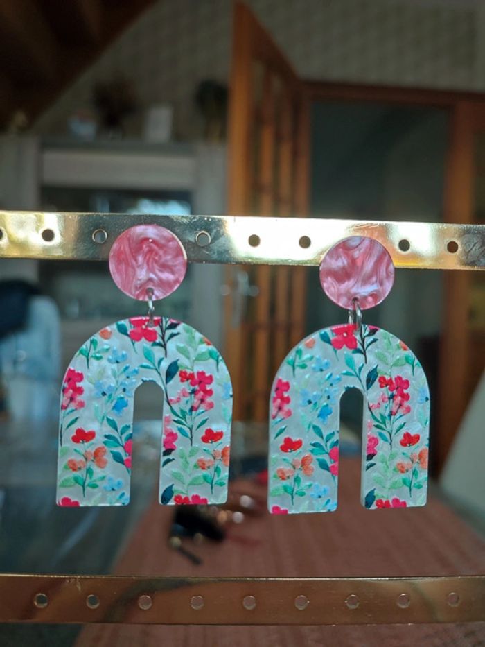 Boucle d'oreille fleurs roses - photo numéro 3