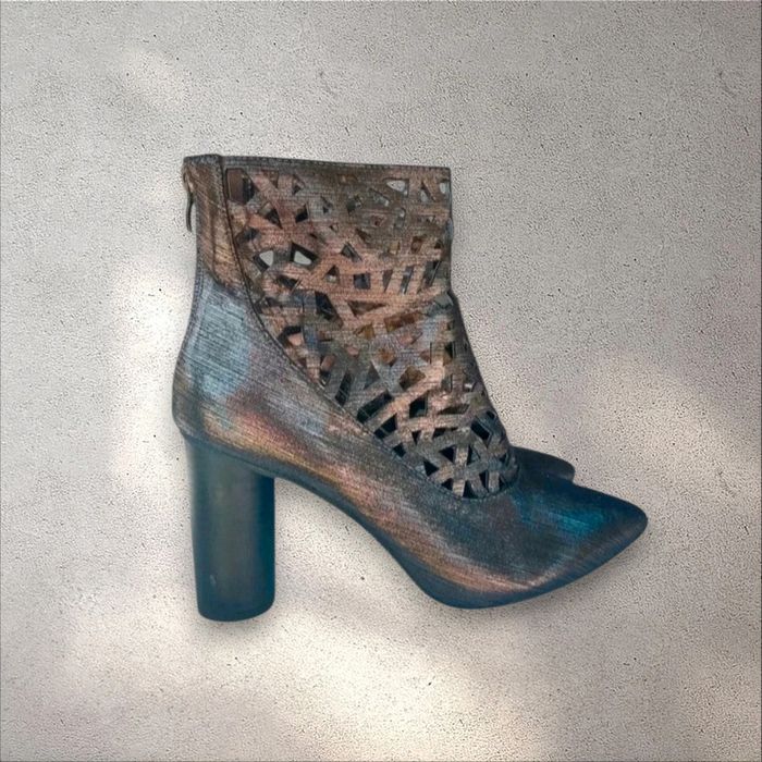Bottines à talons automne-hiver métallisée en excellent état pointure 41 - photo numéro 2