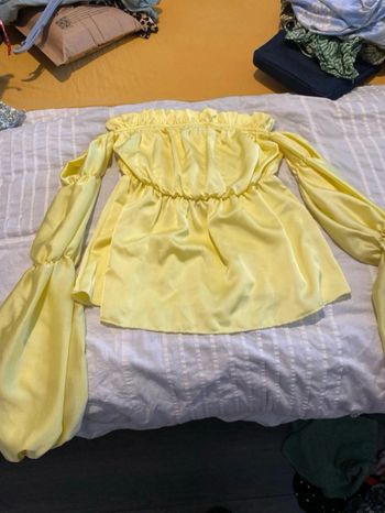 Top jaune