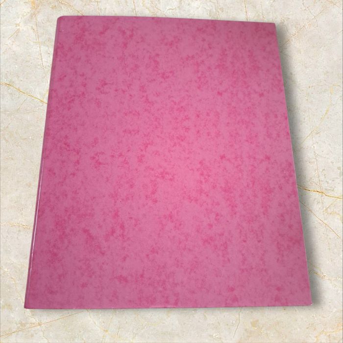 Classeur rose 32 x 26 x 4 cm neuf mais qq imperfections