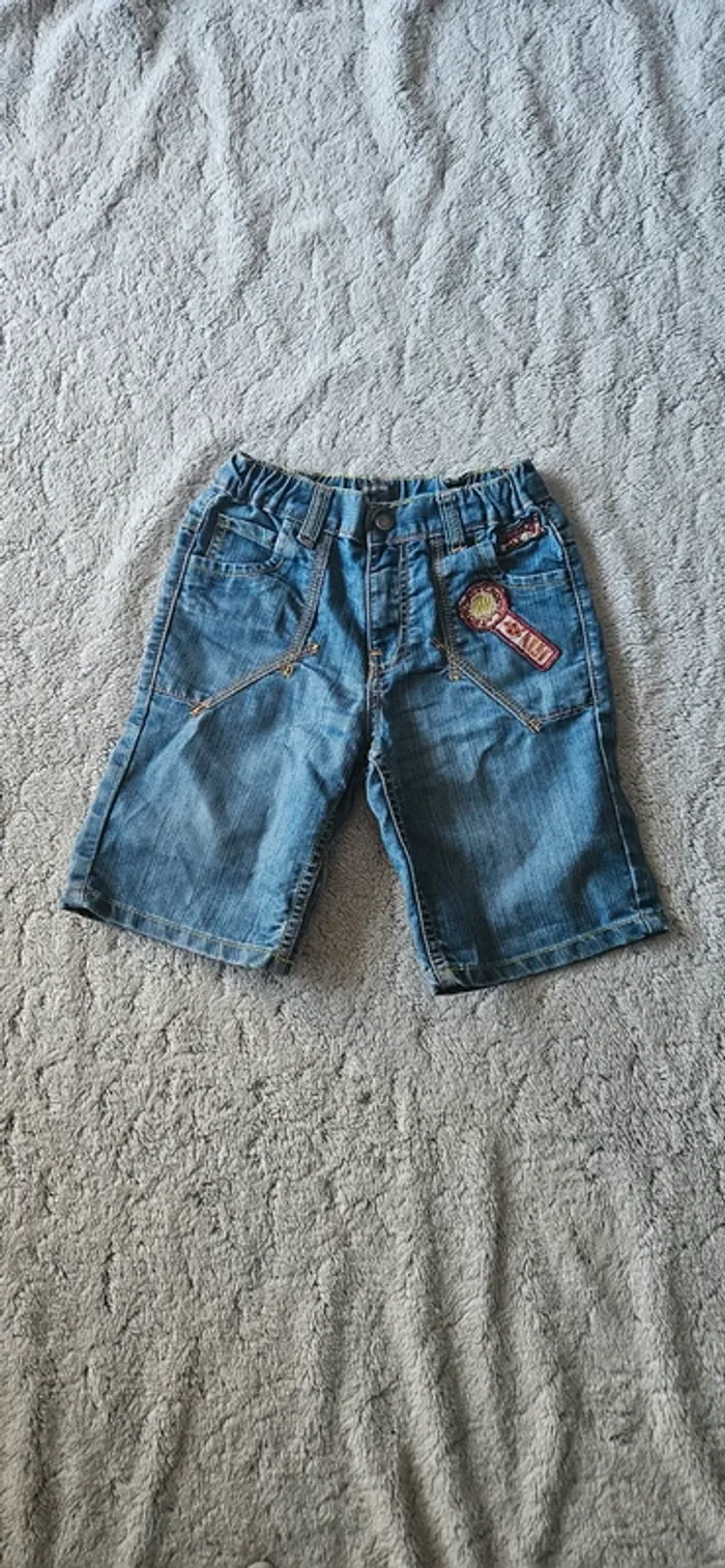 Short jean souple neuf 10 ans