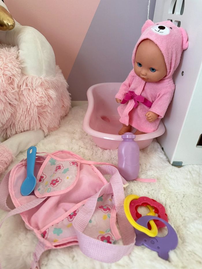 Accessoires bébé  avec poupon offert