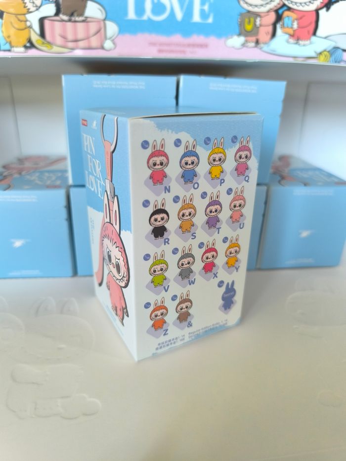 Labubu Pin for Love N-Z (Brand New & Authentic Pop Mart) - photo numéro 2