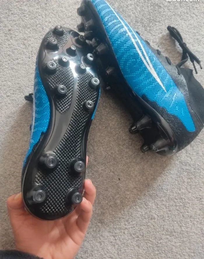 Crampons chaussures de football taille 38 - photo numéro 4