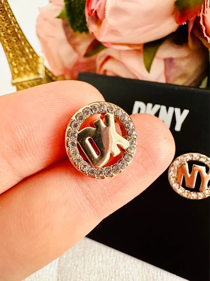 Boucles d’oreilles dkny dorées – Cristaux & logo dk/ny – Authentique - photo numéro 8