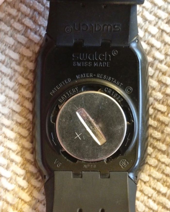 Montre swatch touch swiss noir - photo numéro 4