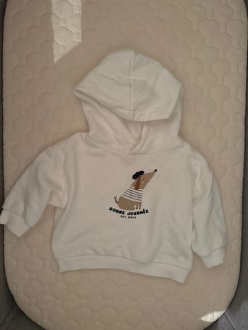 Neuf jamais porté sweat capuche 6 mois