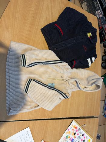 Lot gilet + pulls taille 6 mois