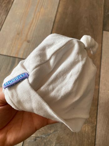 Bonnet pour nouveau né blanc Huggies