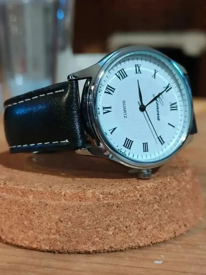 Montre neuve style vintage-italienne, noire