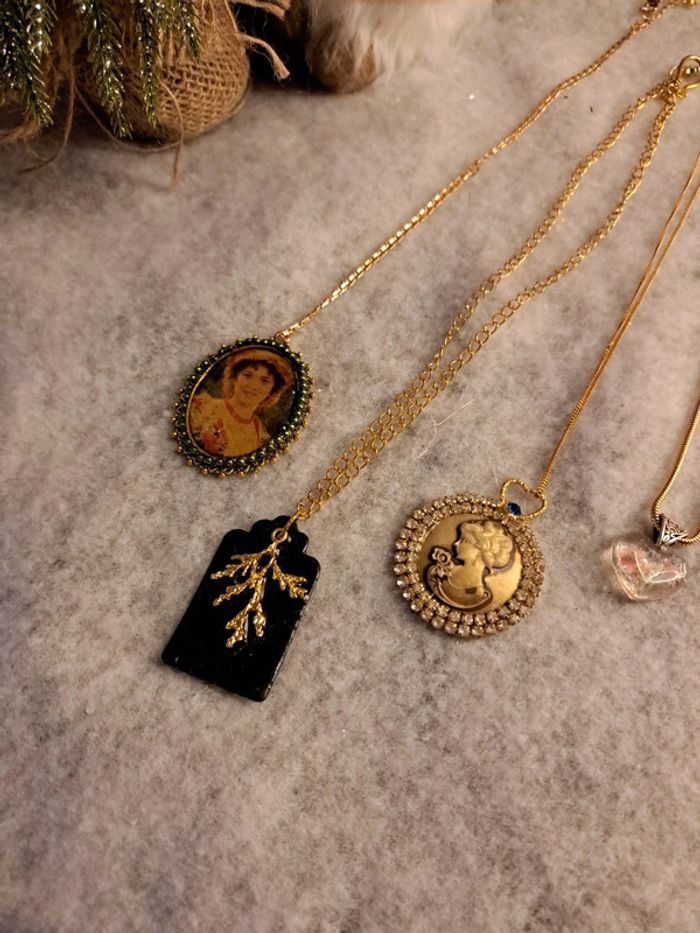 Lot de colliers doré avec pendentif multicolore - photo numéro 2