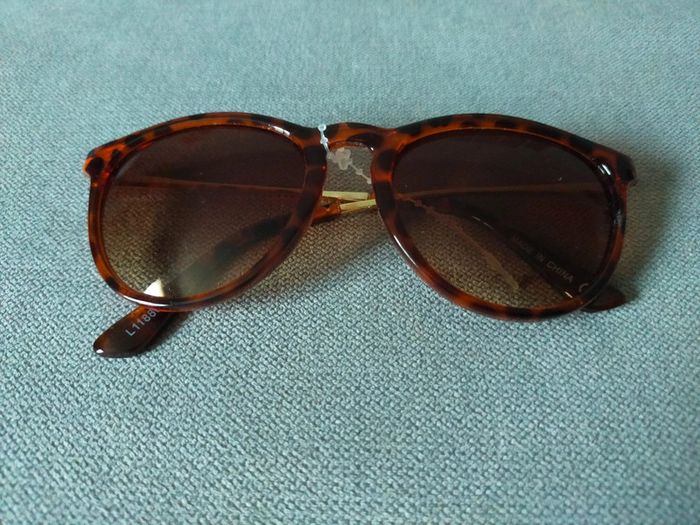 Lunettes de soleil écaille ambrée – Neuves avec étiquette - photo numéro 2