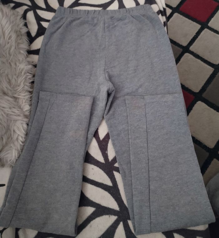 Jooging gris "Décathlon" 10/11 ans + un tee shirt offert - photo numéro 2