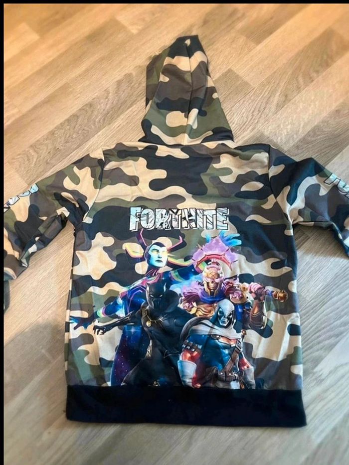 Très jolie sweet pull fin à capuche fortnite taille 8 ans - photo numéro 4