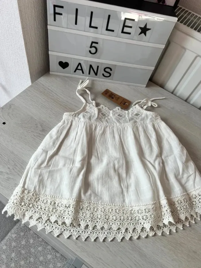 Joli débardeur dentelle TAO 5 ans neuf