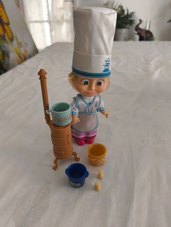 Poupée masha en cuisine