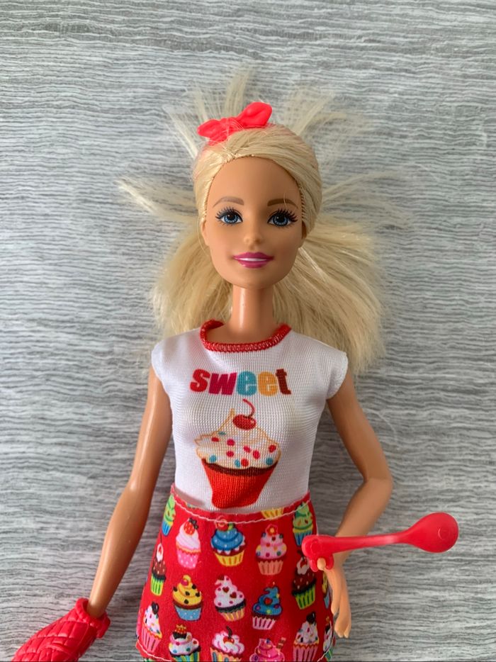 Barbie cuisinière et son four - photo numéro 7