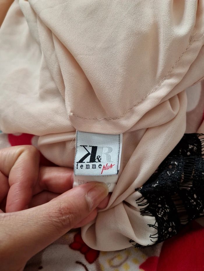 Joli haut d'été rose pâle manches mi longues broderies en dentelle noir taille 42 - photo numéro 7