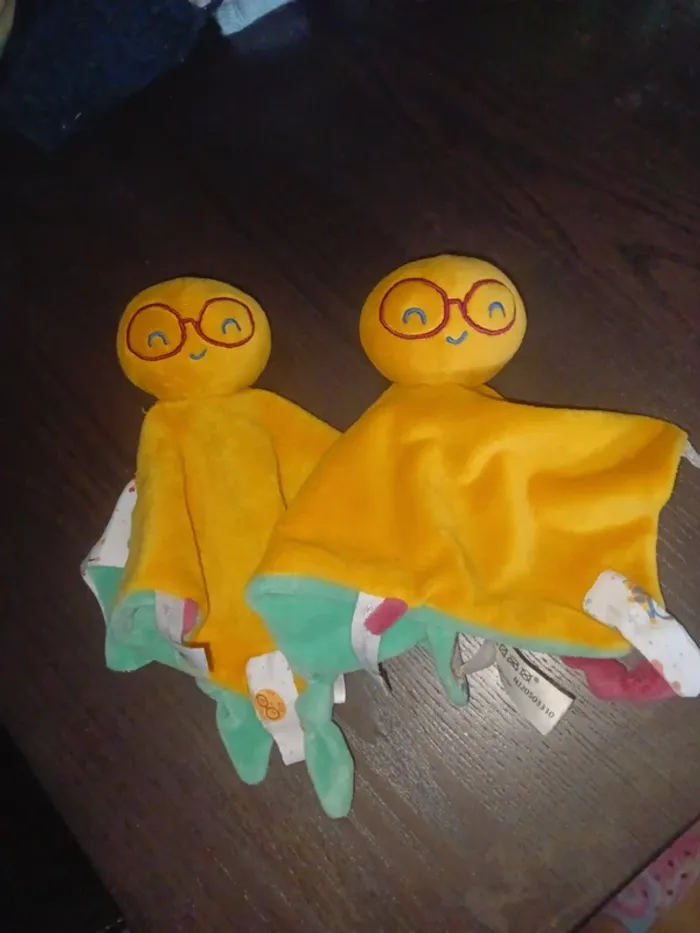 Deux doudous identiques