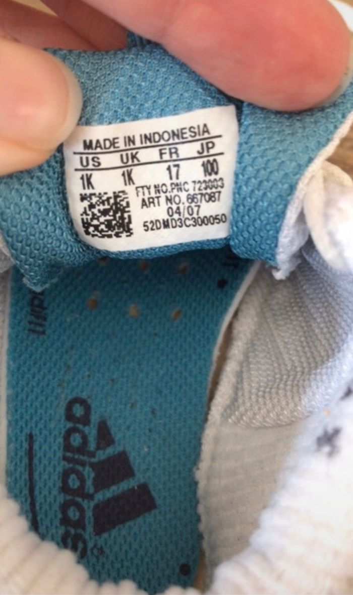 Baskets adidas taille 17 - photo numéro 2