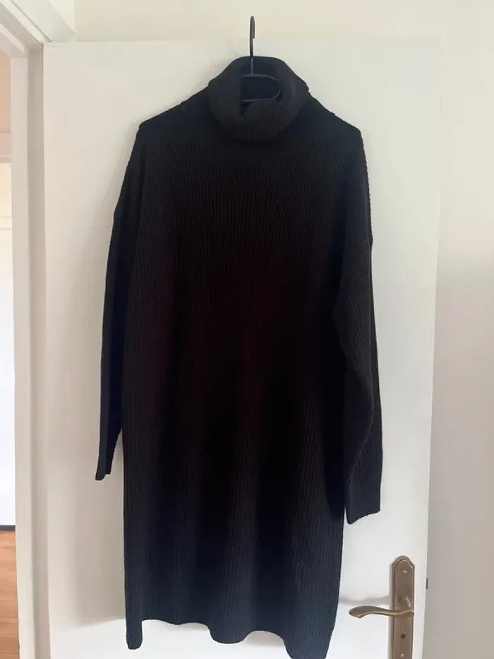 Robe pull col roulant