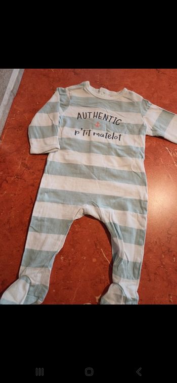 Pyjama bébé taille 6 mois