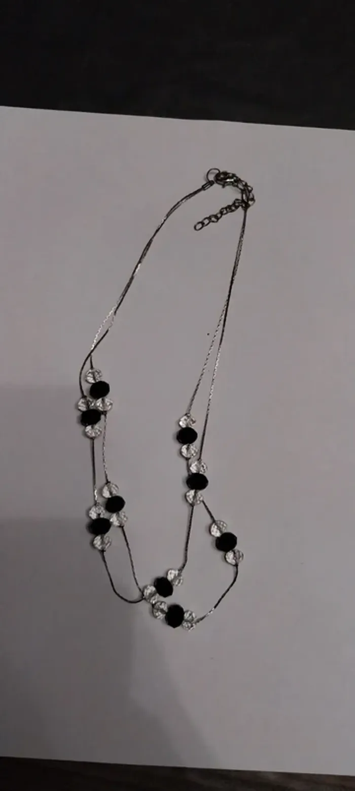 Collier fantaisie perles noires et transparentes
