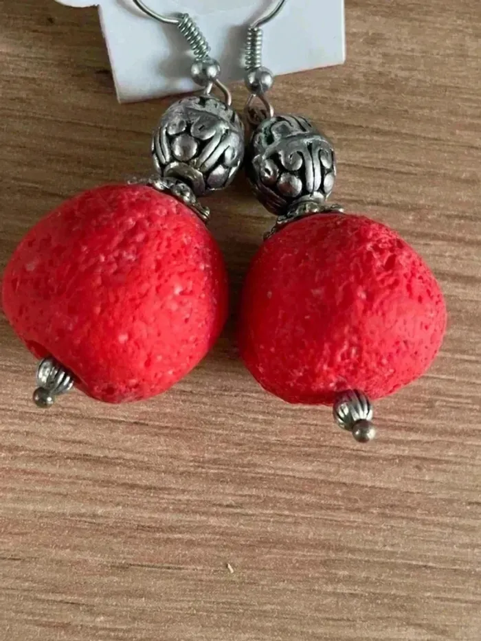 Boucles d’oreilles boule rouge - photo numéro 2