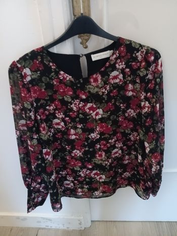 Blouse en voile avec des motifs à fleurs