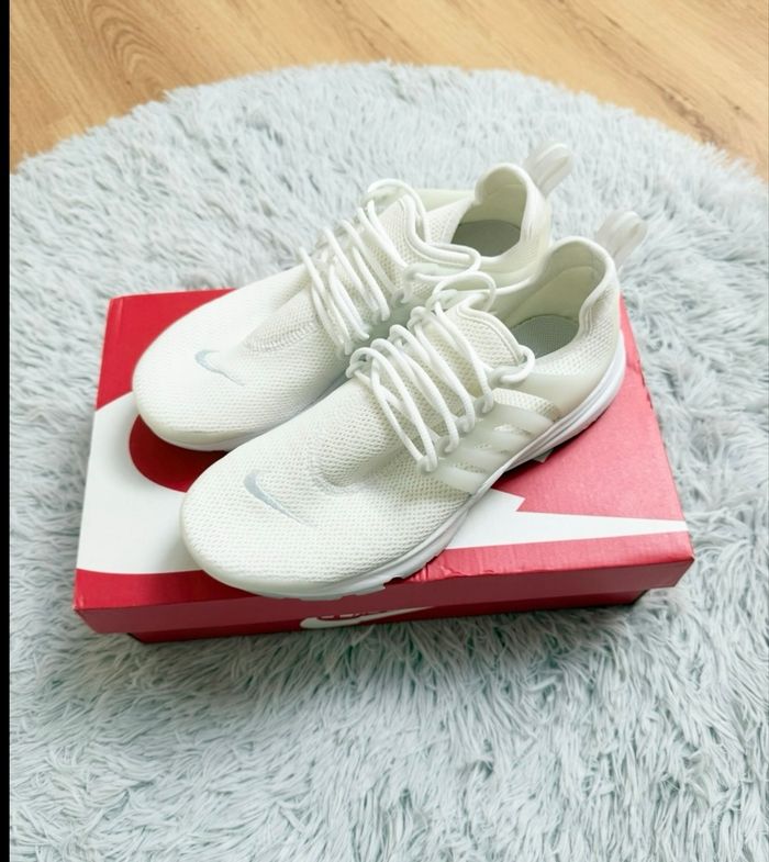Baskets Nike Air Presto – Taille 39 – blanc cassé – Neuf avec étiquette - photo numéro 5