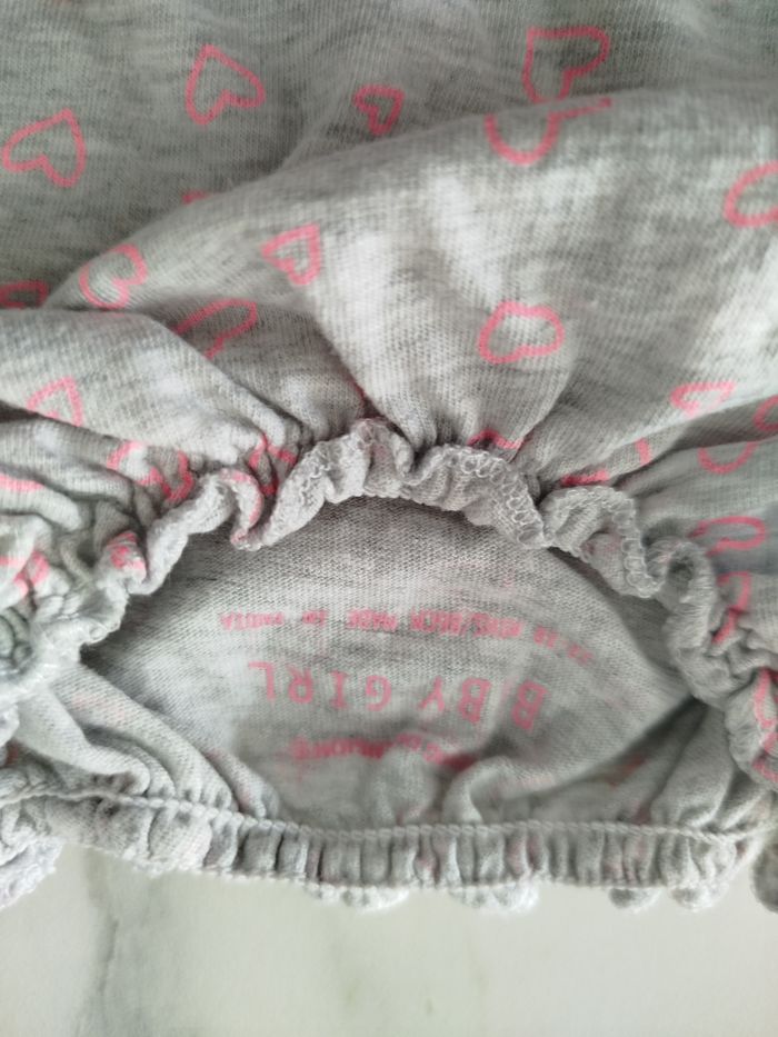 débardeur gris avec cœur rose baby girl taille 12/18 mois - photo numéro 3