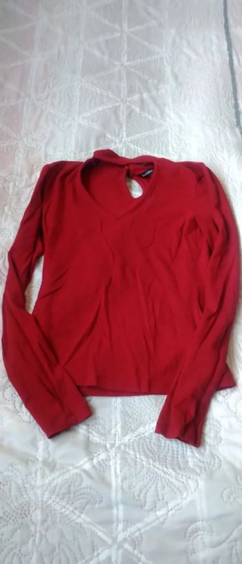 Haut rouge col montant en V neuf femme Xs bershka